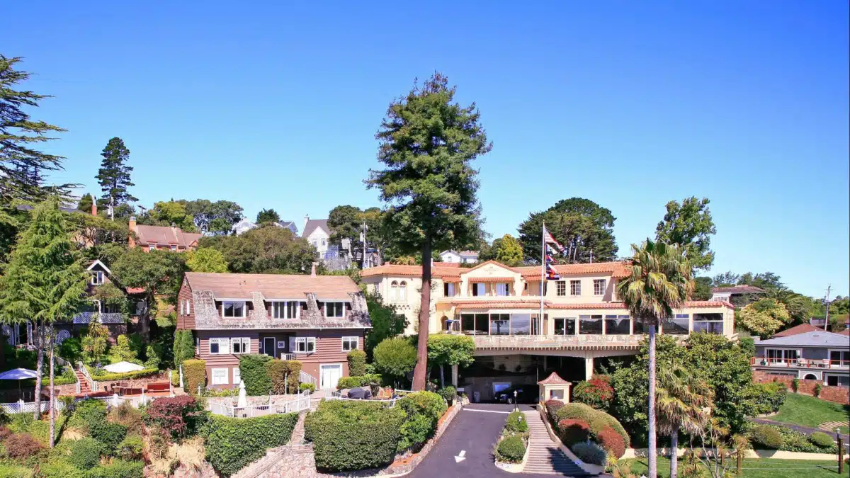 Alta Mira Recovery Center LLC - Hero Image